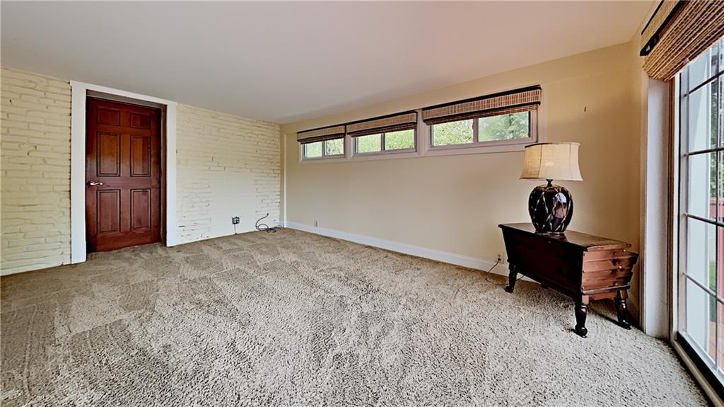 8150 Peebles Road Pittsburgh, PA 15237 - Photo 9 of 25 a living room with furniture