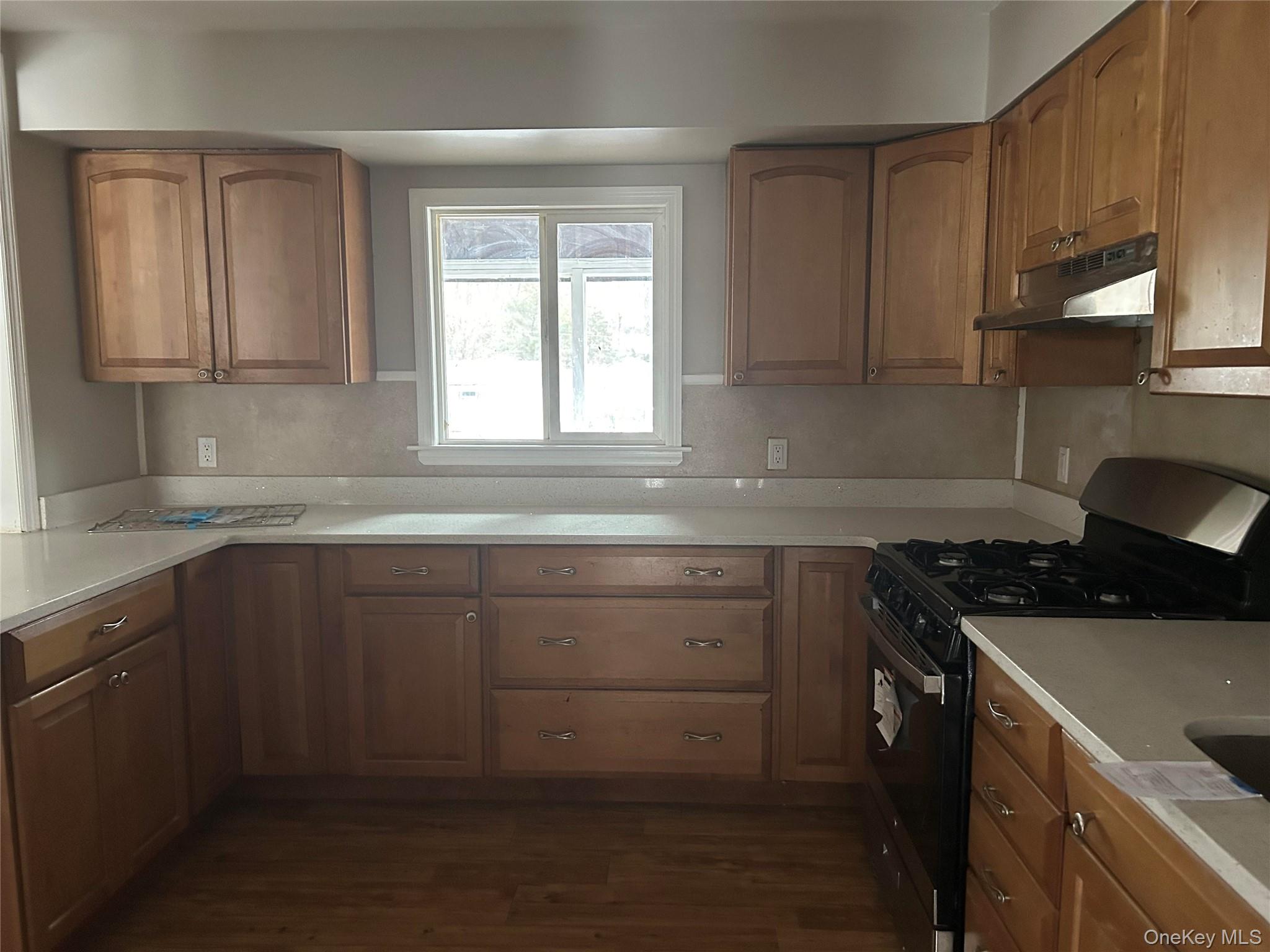 104 Sutton Park Road Poughkeepsie, NY 12603 - Photo 5 of 16
