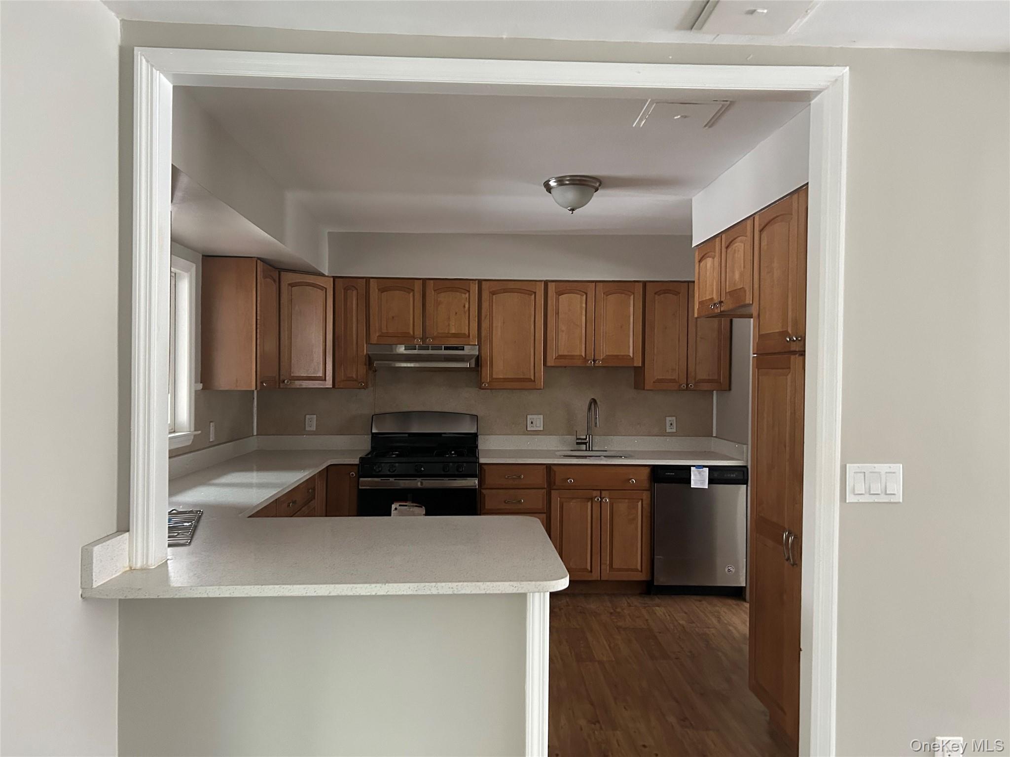 104 Sutton Park Road Poughkeepsie, NY 12603 - Photo 6 of 16