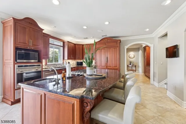 $1,840,000 | 20 Smithfield Road, Lebanon, NJ 08833