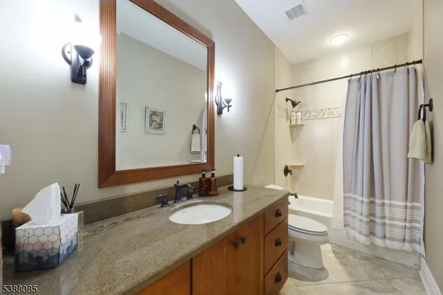 $1,840,000 | 20 Smithfield Road, Lebanon, NJ 08833