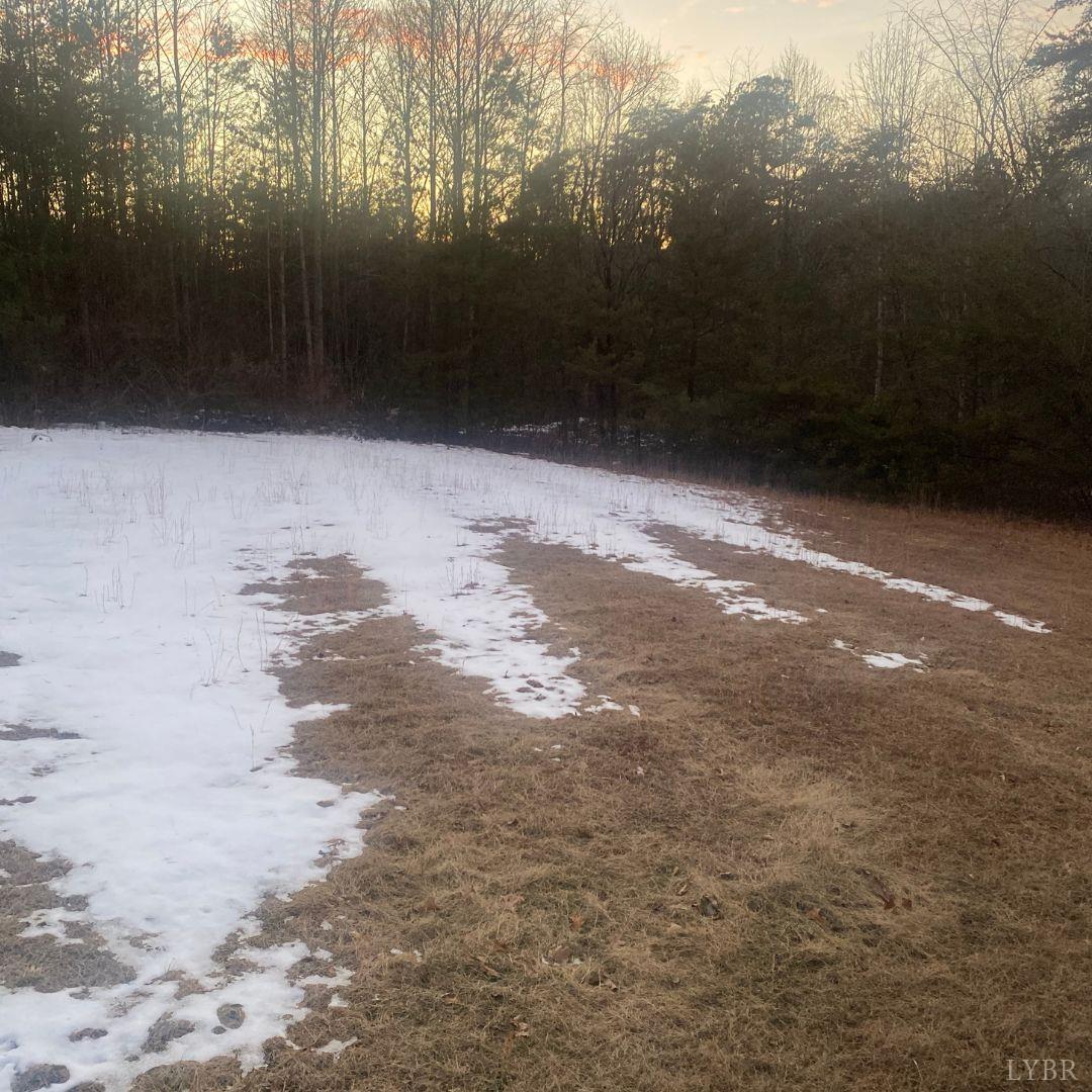 534 Mockingbird Lane Gladstone, VA 24553 - Photo 1 of 1 a view of patio
