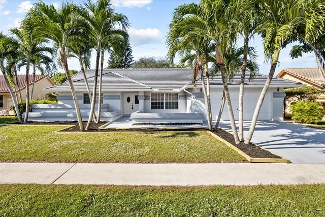 $657,500 | 9791 Sun Pointe Drive, Boynton Beach, FL 33437
