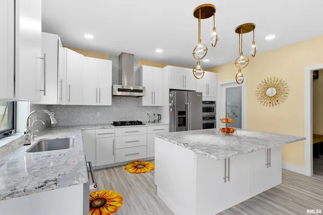 $575,000 | 2817 West Lake Trail Court, Dunlap, IL 61525