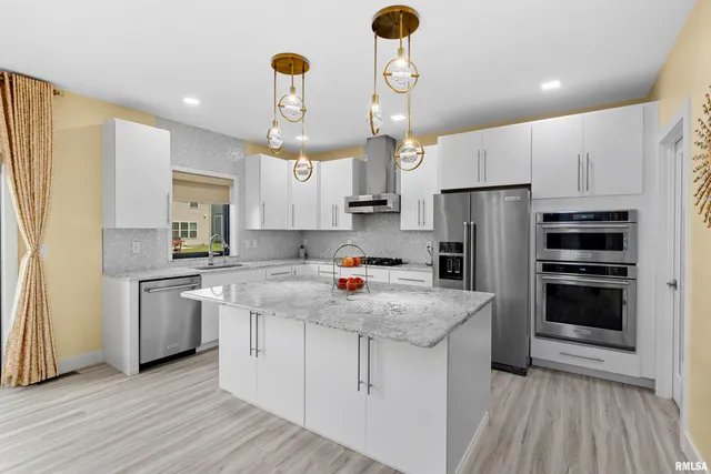 $575,000 | 2817 West Lake Trail Court, Dunlap, IL 61525