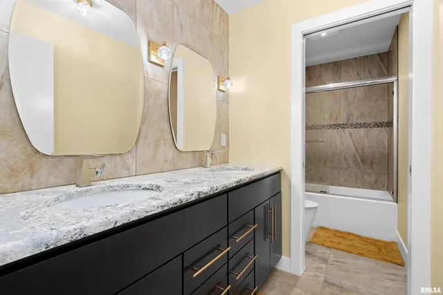 $575,000 | 2817 West Lake Trail Court, Dunlap, IL 61525