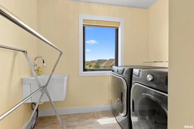 $575,000 | 2817 West Lake Trail Court, Dunlap, IL 61525