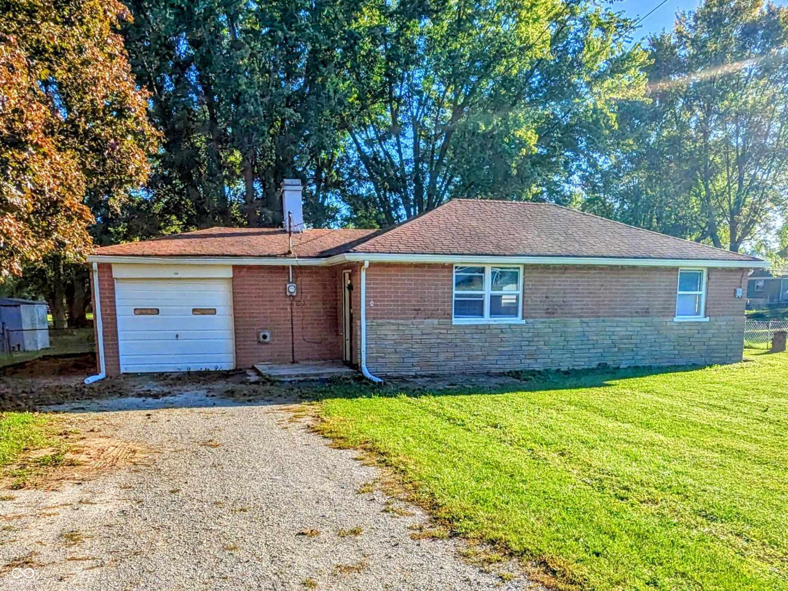 2823 Rhus Street Anderson, IN 46011 - Photo 2 of 16