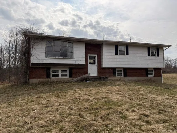 $300,000 | 6 Stokes Lane, Gardiner, NY 12525