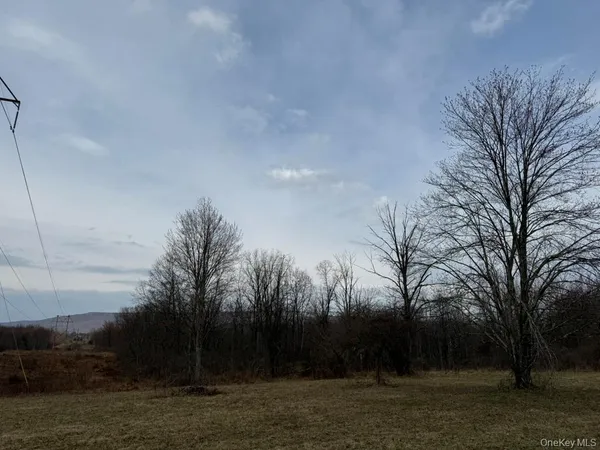 $300,000 | 6 Stokes Lane, Gardiner, NY 12525