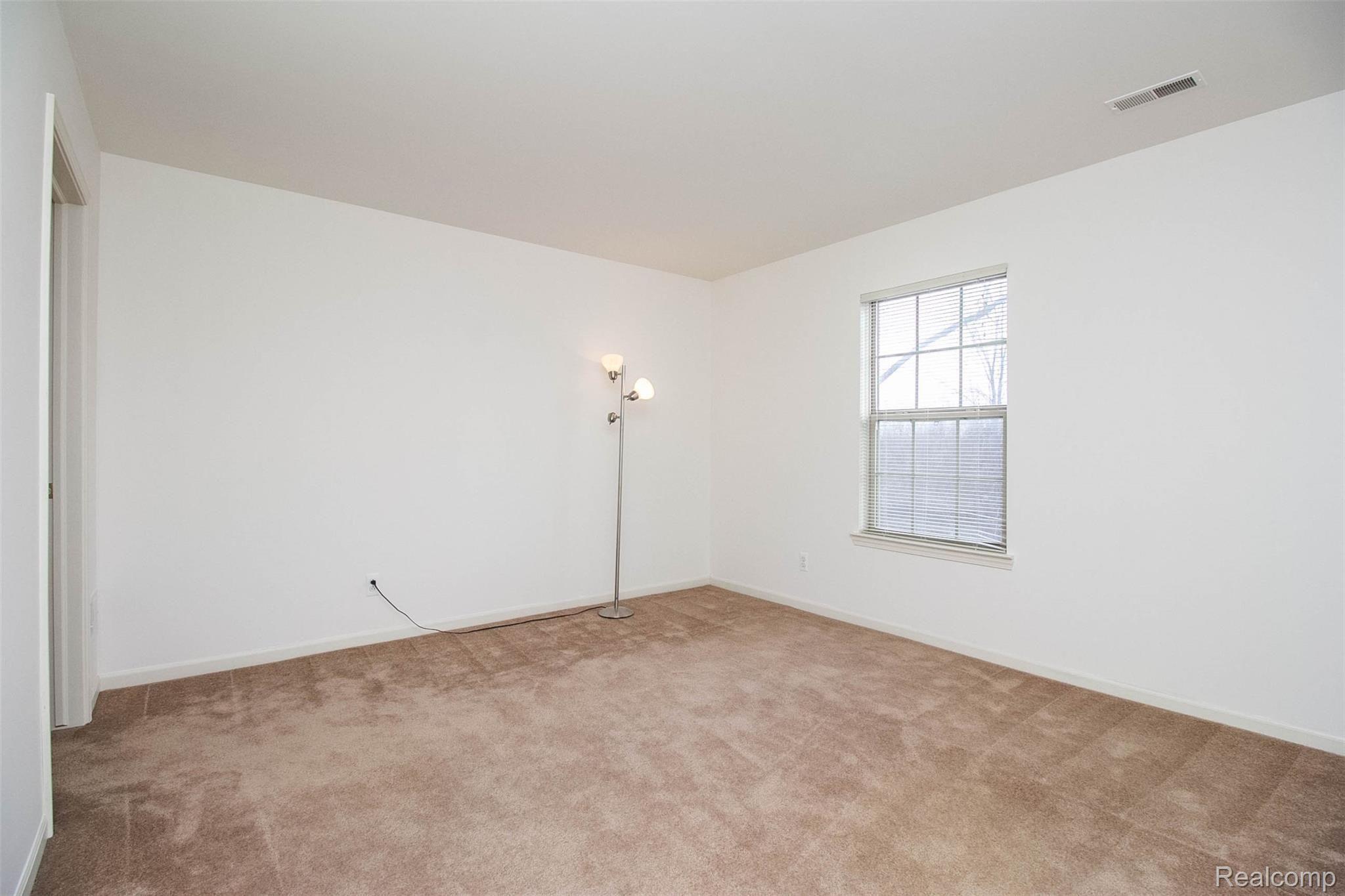 11778 Farmington Road, Unit 48 Livonia, MI 48150 - Photo 18 of 25 18.jpg