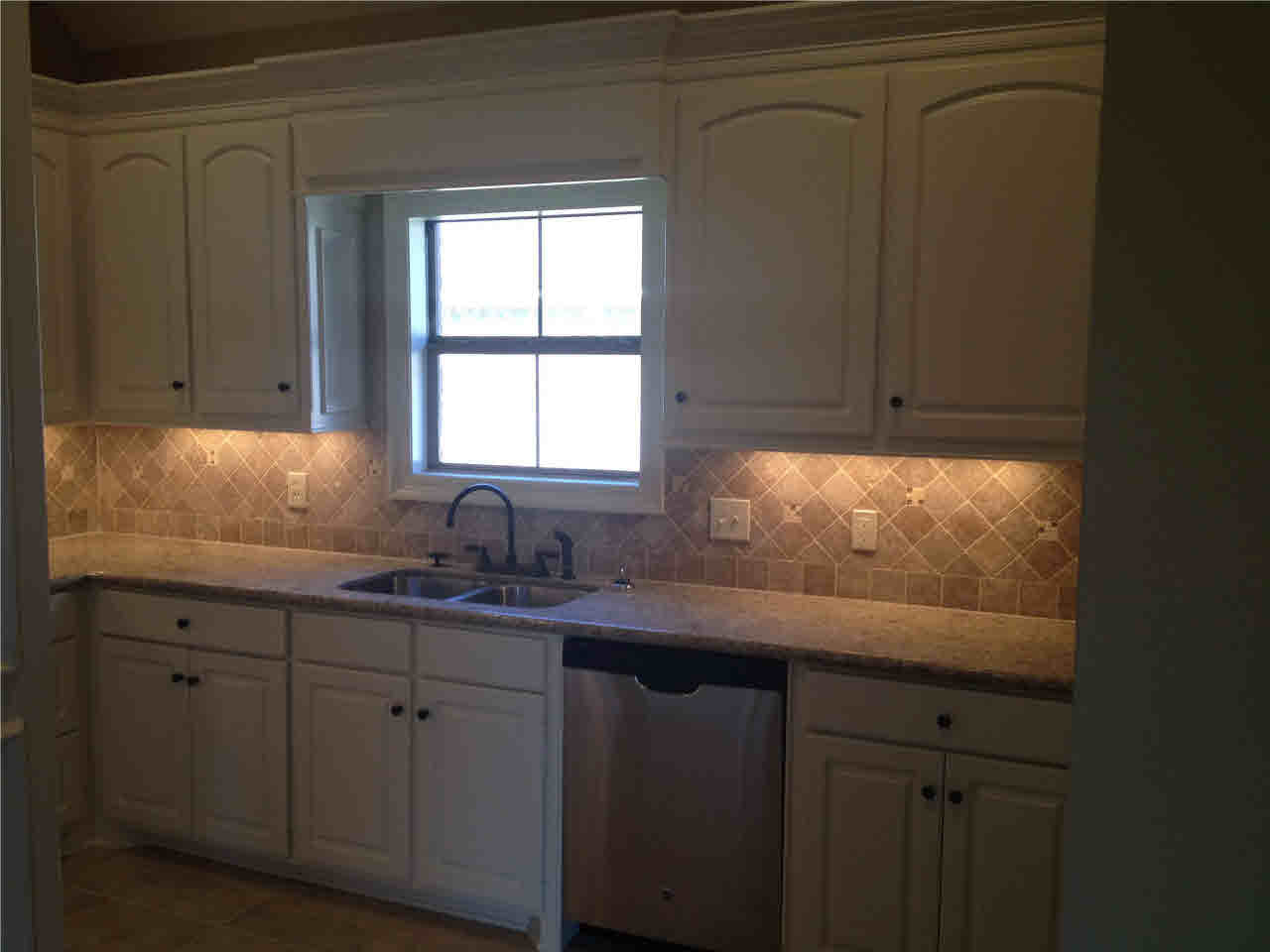 1843 August Bend Madison, MS 39110 - Photo 3 of 12 Granite Counters in Kitchen