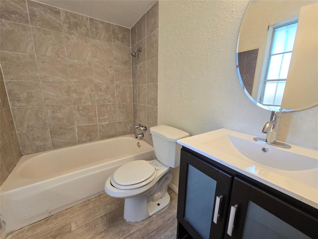 6108 Lazy River Drive Dallas, TX 75241 - Photo 10 of 16 a bathroom with a sink toilet and a bathtub
