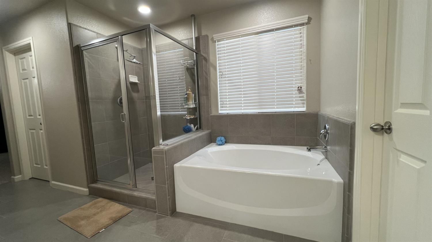 3525 Cordova Avenue Clovis, CA 93619 - Photo 26 of 35 a bathroom with a tub a shower and a sink