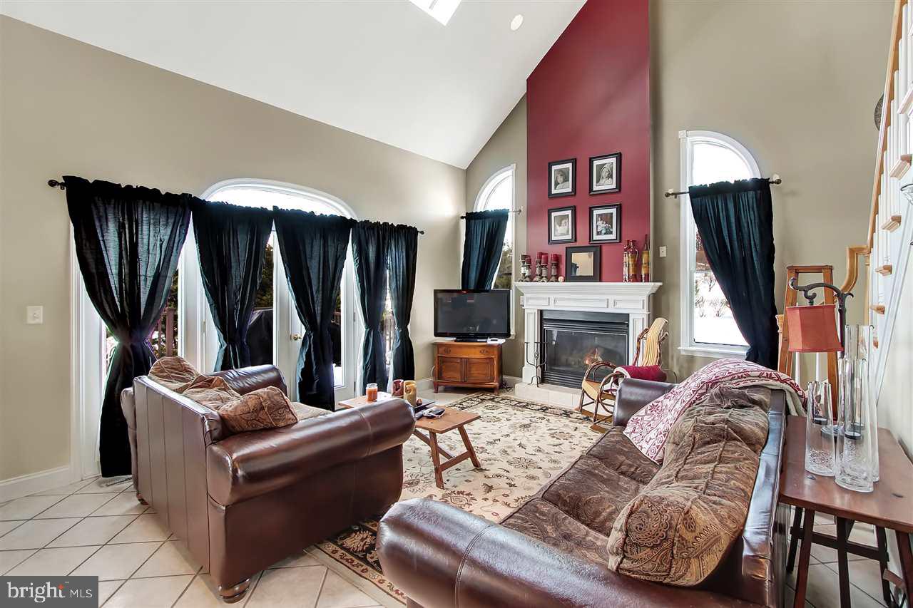 6619 Shellborne Ln Spring Grove Pa Spring Grove, PA 17362 - Photo 2 of 21