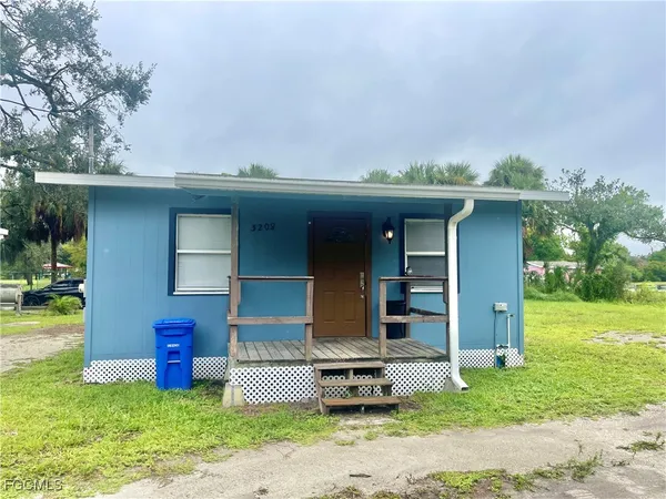 $1,500 | 3208-3216 Dale Street, Fort Myers, FL 33916