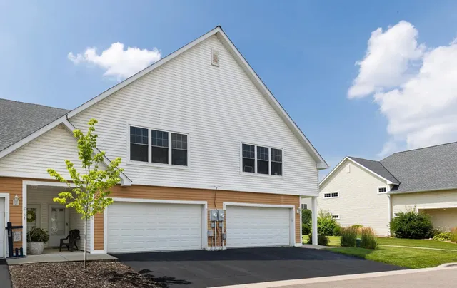 $2,050 | 2145 Old School Road, Mound, MN 55364