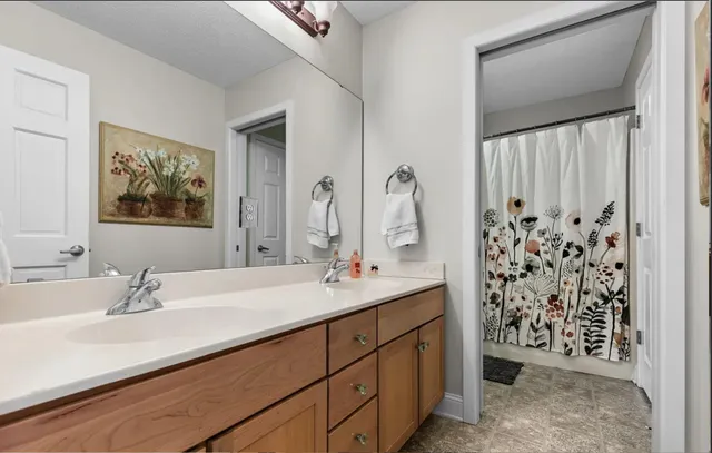 $2,050 | 2145 Old School Road, Mound, MN 55364