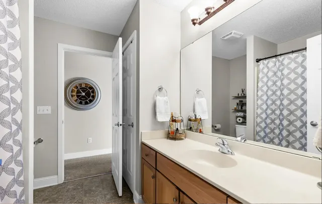 $1,995 | 2145 Old School Road, Mound, MN 55364