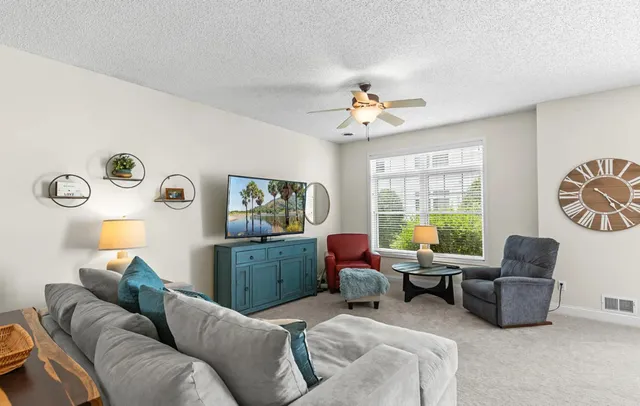 $1,995 | 2145 Old School Road, Mound, MN 55364