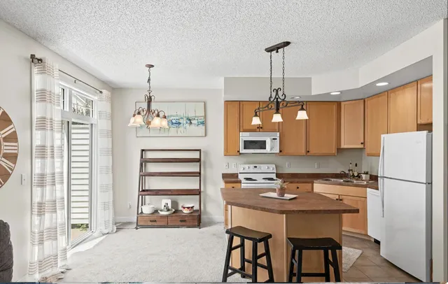 $2,050 | 2145 Old School Road, Mound, MN 55364