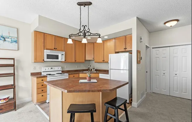 $2,050 | 2145 Old School Road, Mound, MN 55364