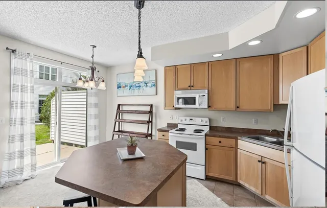 $1,995 | 2145 Old School Road, Mound, MN 55364