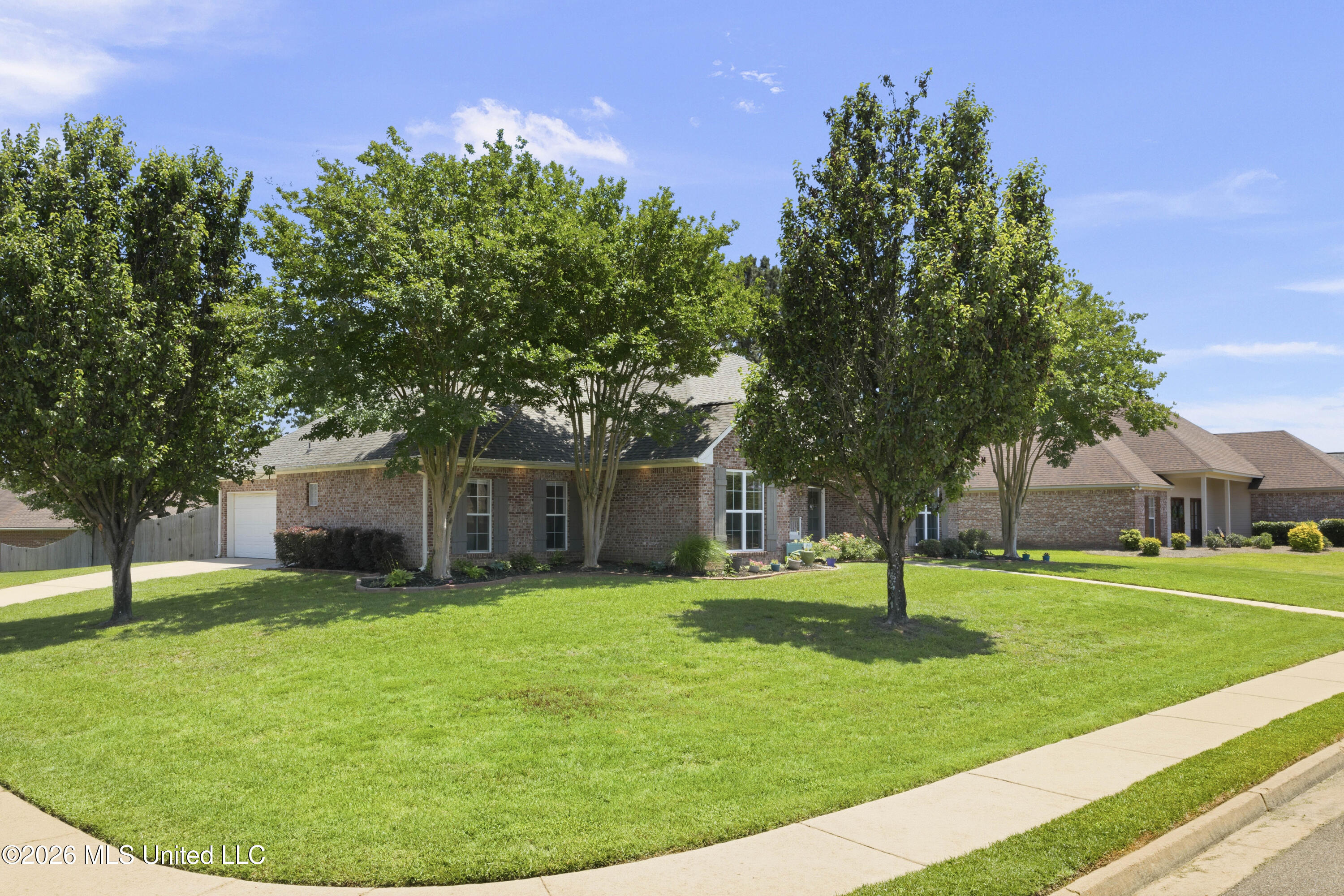 134 Bradfield Road Madison, MS 39110 - Photo 2 of 28 EOSR9644