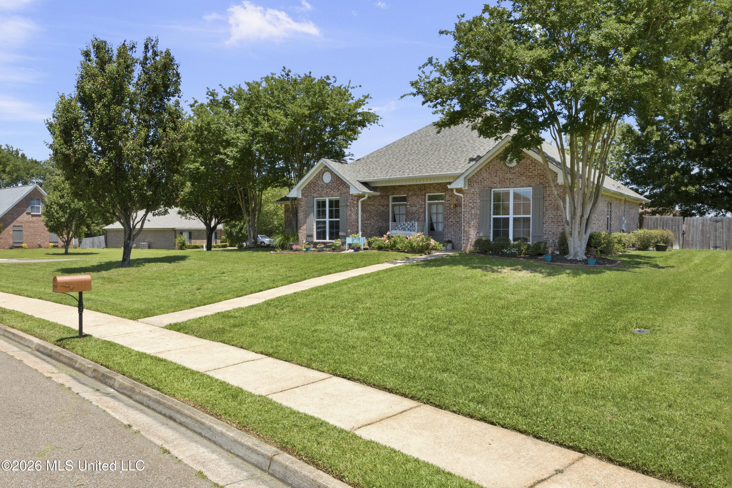 134 Bradfield Road Madison, MS 39110 - Photo 4 of 28 EOSR9649