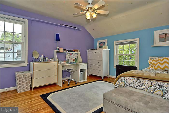 8731 Ridge Road Bethesda, MD 20817 - Photo 20 of 29 a bedroom with a bed and a window