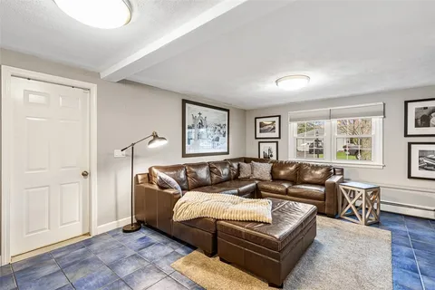 $899,000 | 7 Meadowbrook Drive, Barrington, RI 02806