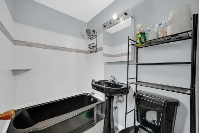 $179,900 | 10626 South Prairie Avenue, Chicago, IL 60628