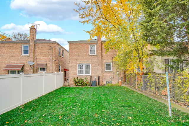 $179,900 | 10626 South Prairie Avenue, Chicago, IL 60628