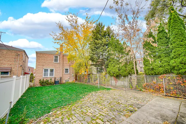 $179,900 | 10626 South Prairie Avenue, Chicago, IL 60628