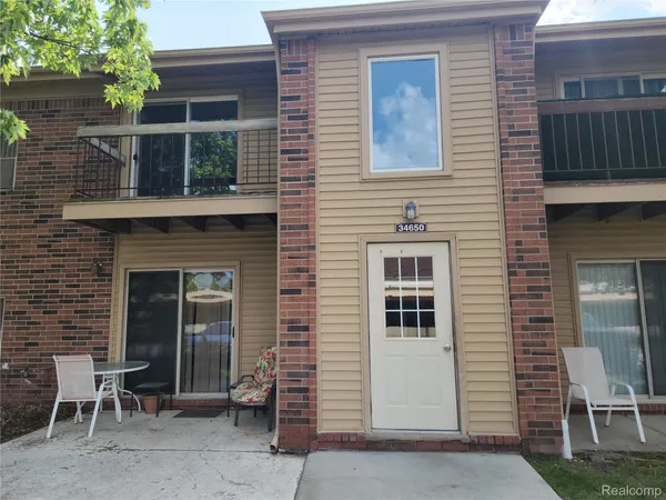 $1,050 | 34650 Clarkson Drive West, Unit 46, Fraser, MI 48026