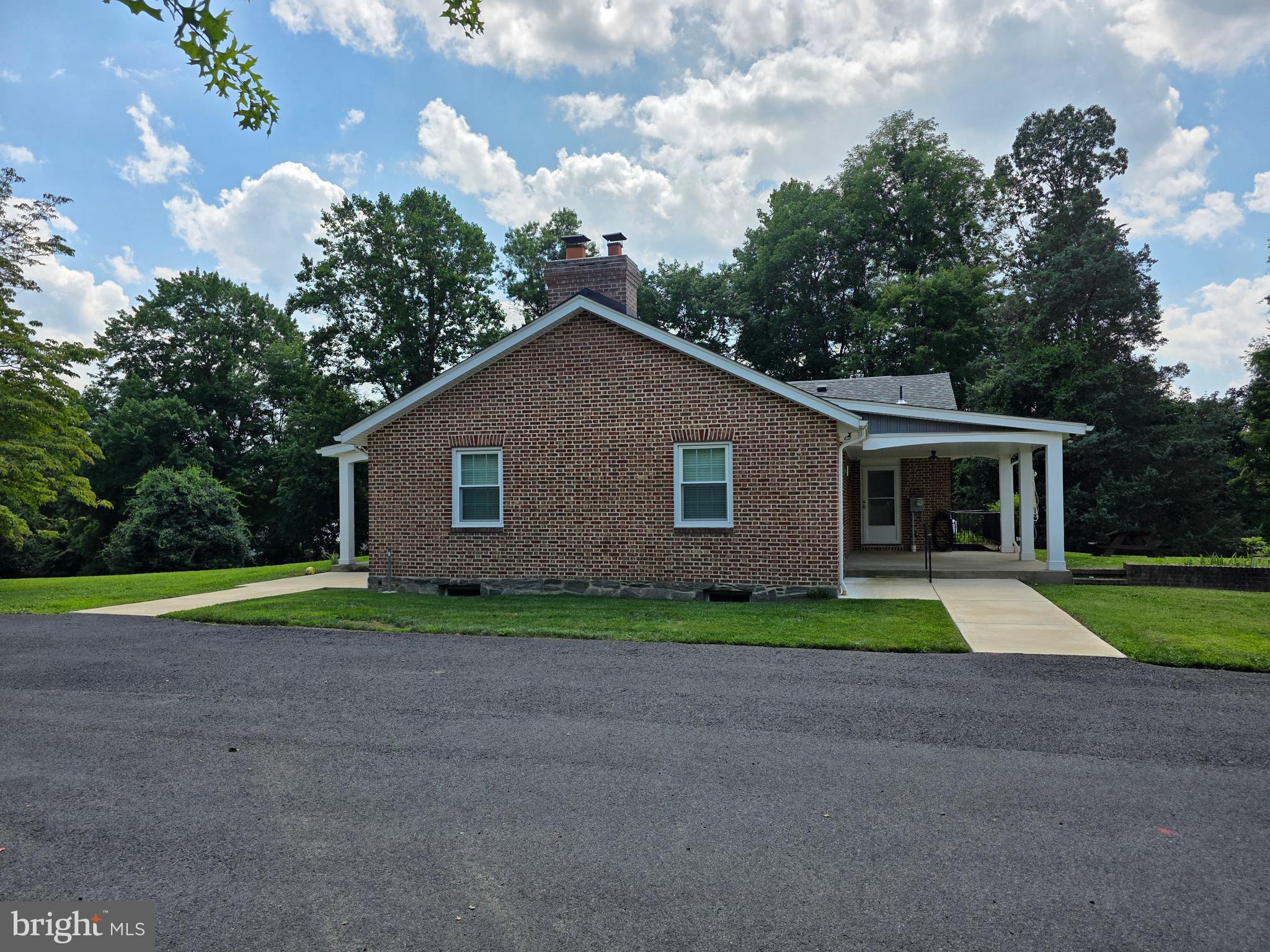 139 Mattson Road Garnet Valley, PA 19060 - Photo 10 of 61 a house that has a lot of plants in it