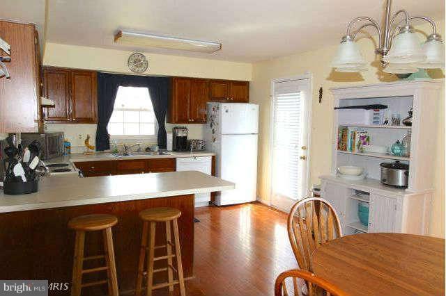 46850 Rabbitrun Terrace Sterling, VA 20164 - Photo 8 of 30 Kitchen