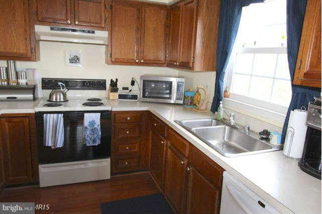 46850 Rabbitrun Terrace Sterling, VA 20164 - Photo 10 of 30 Kitchen
