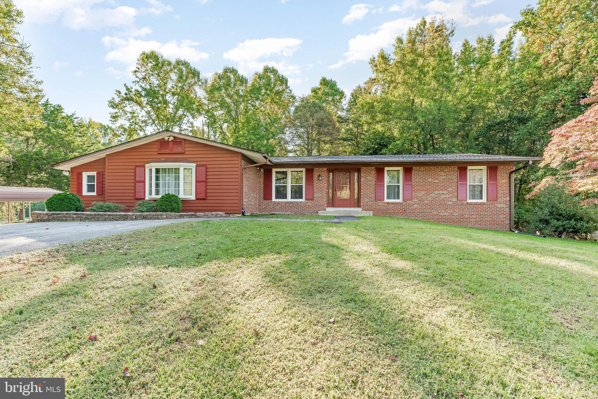 CHARMING 4 Bed, 3 1/2 Bath
**Over 4,000 Sqft**