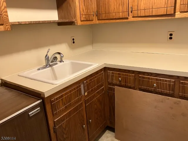 a close view of sink and tap