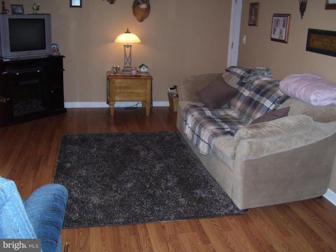 233 Moritz Road Orrtanna, PA 17353 - Photo 15 of 21 Living Room