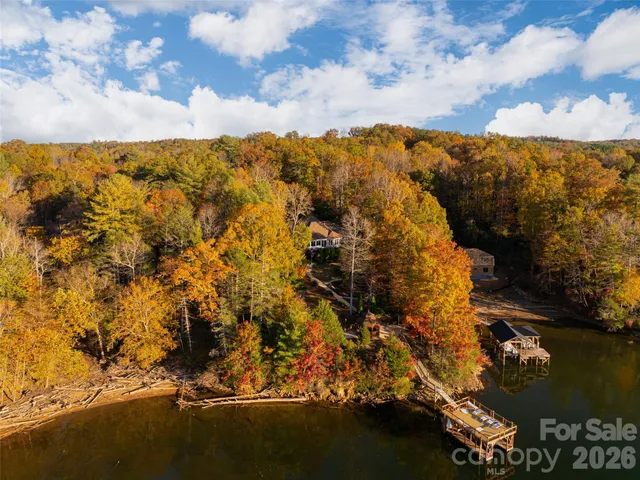 a view of residential houses with outdoor space