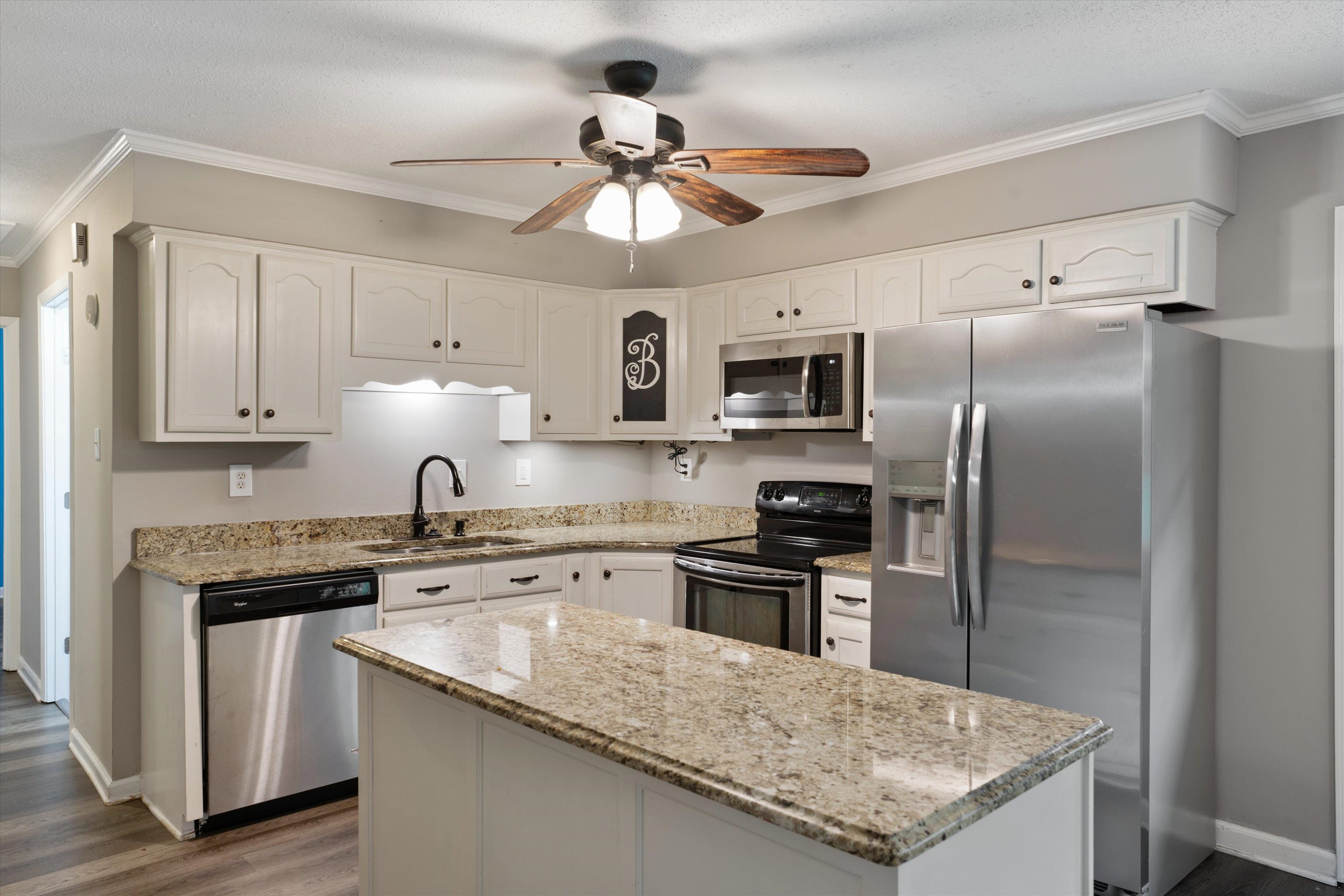 960 Greenview Road Collierville, TN 38017 - Photo 12 of 23 a kitchen with granite countertop a sink appliances and cabinets