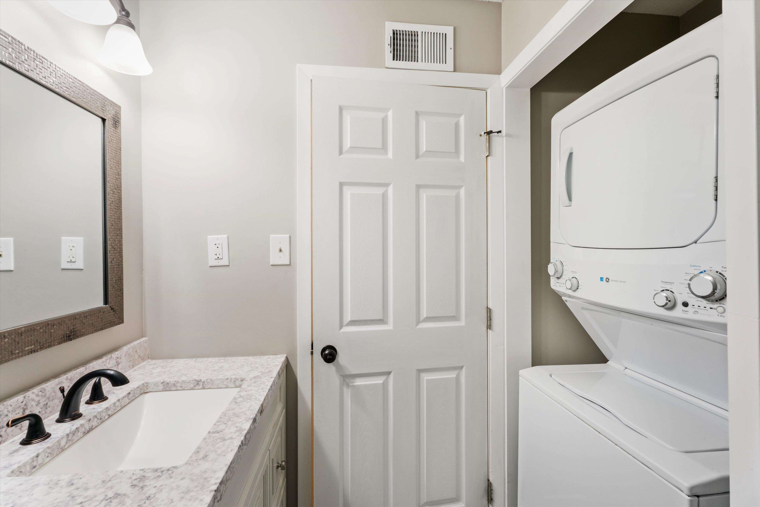 960 Greenview Road Collierville, TN 38017 - Photo 20 of 23 a bathroom with a sink and a mirror