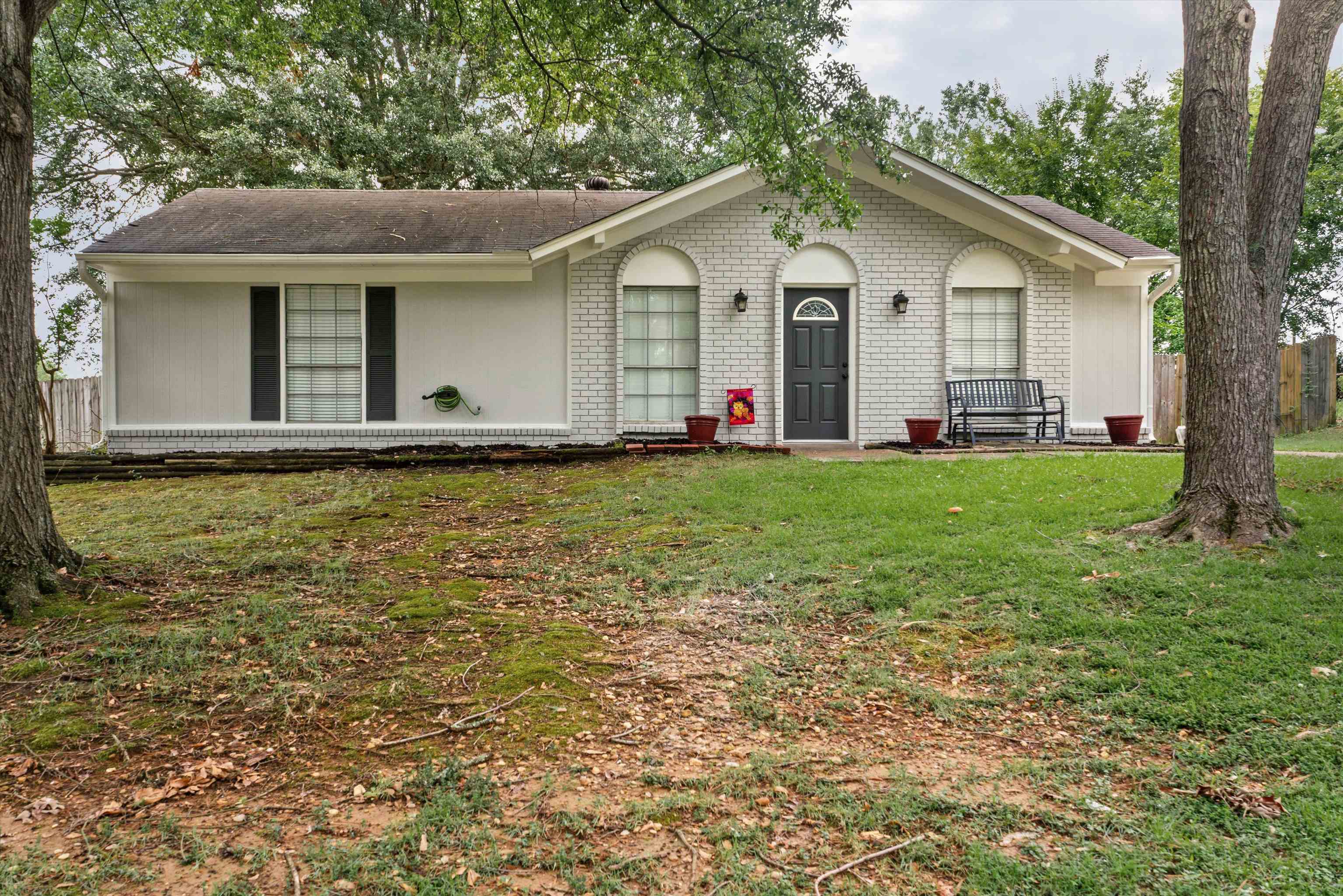 960 Greenview Road Collierville, TN 38017 - Photo 2 of 23 a view of a house with a garden