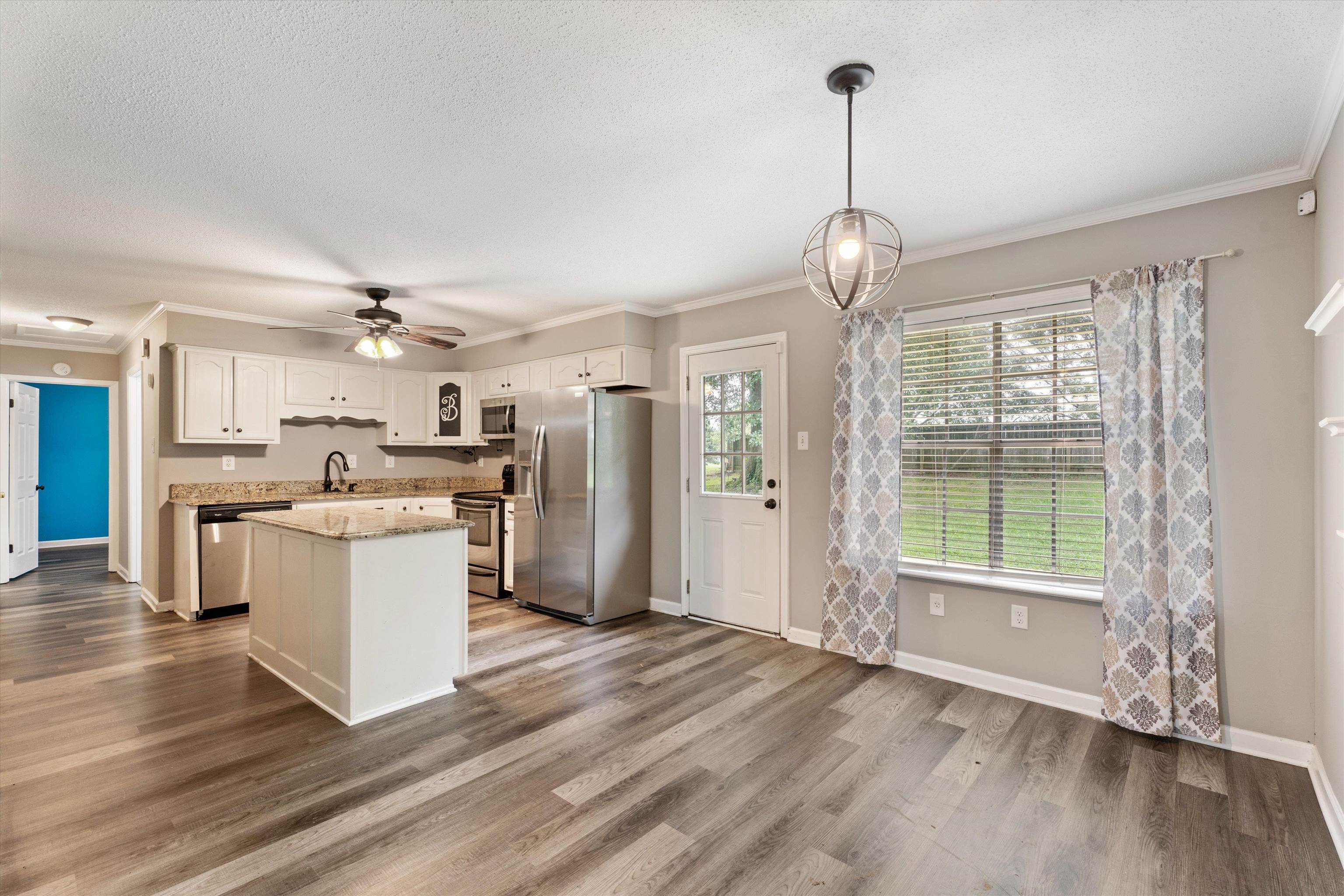 960 Greenview Road Collierville, TN 38017 - Photo 8 of 23 a view of a kitchen with stove and cabinets