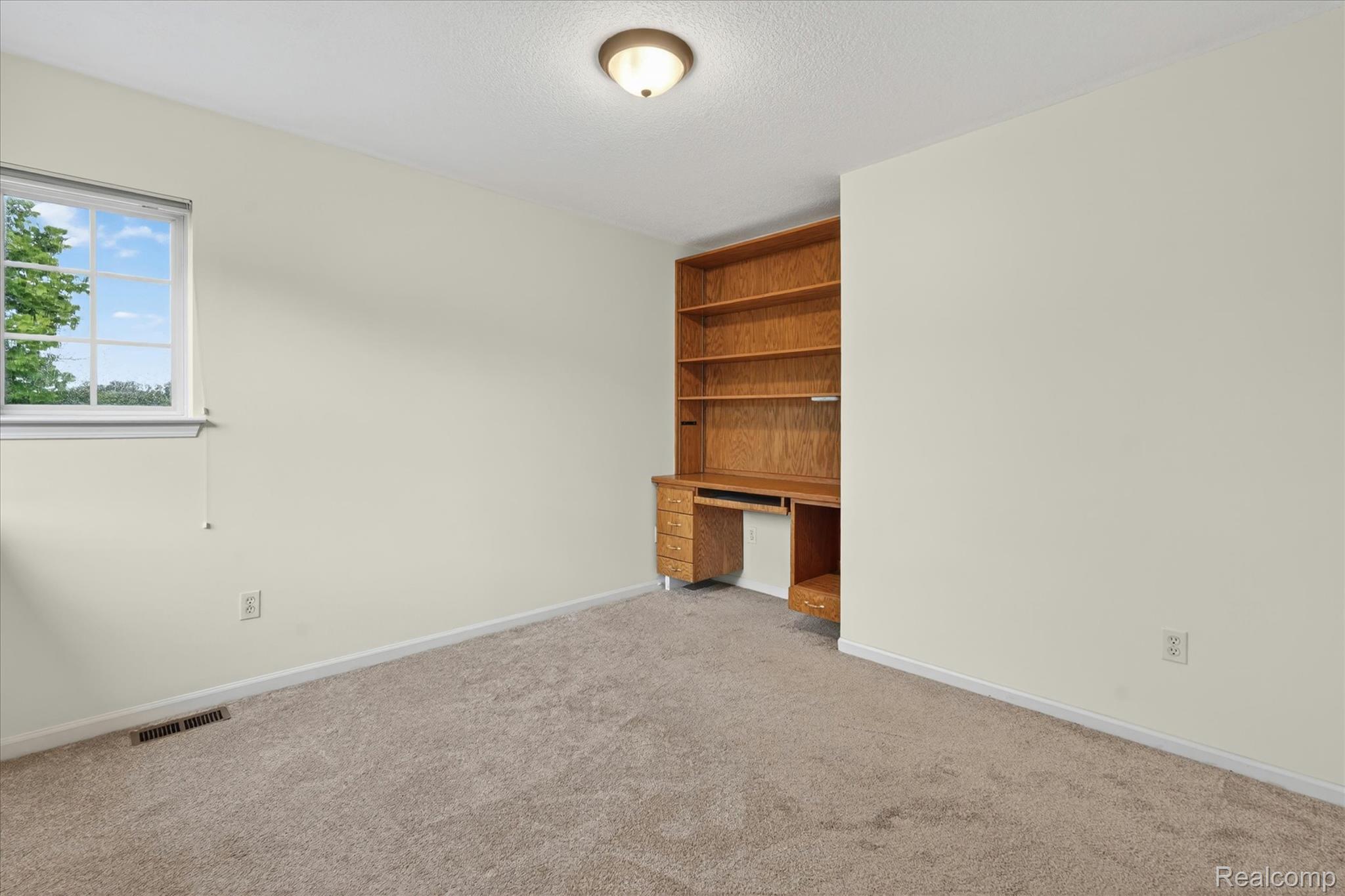 456 Lilly View Court Howell, MI 48843 - Photo 16 of 45 19-19.jpg