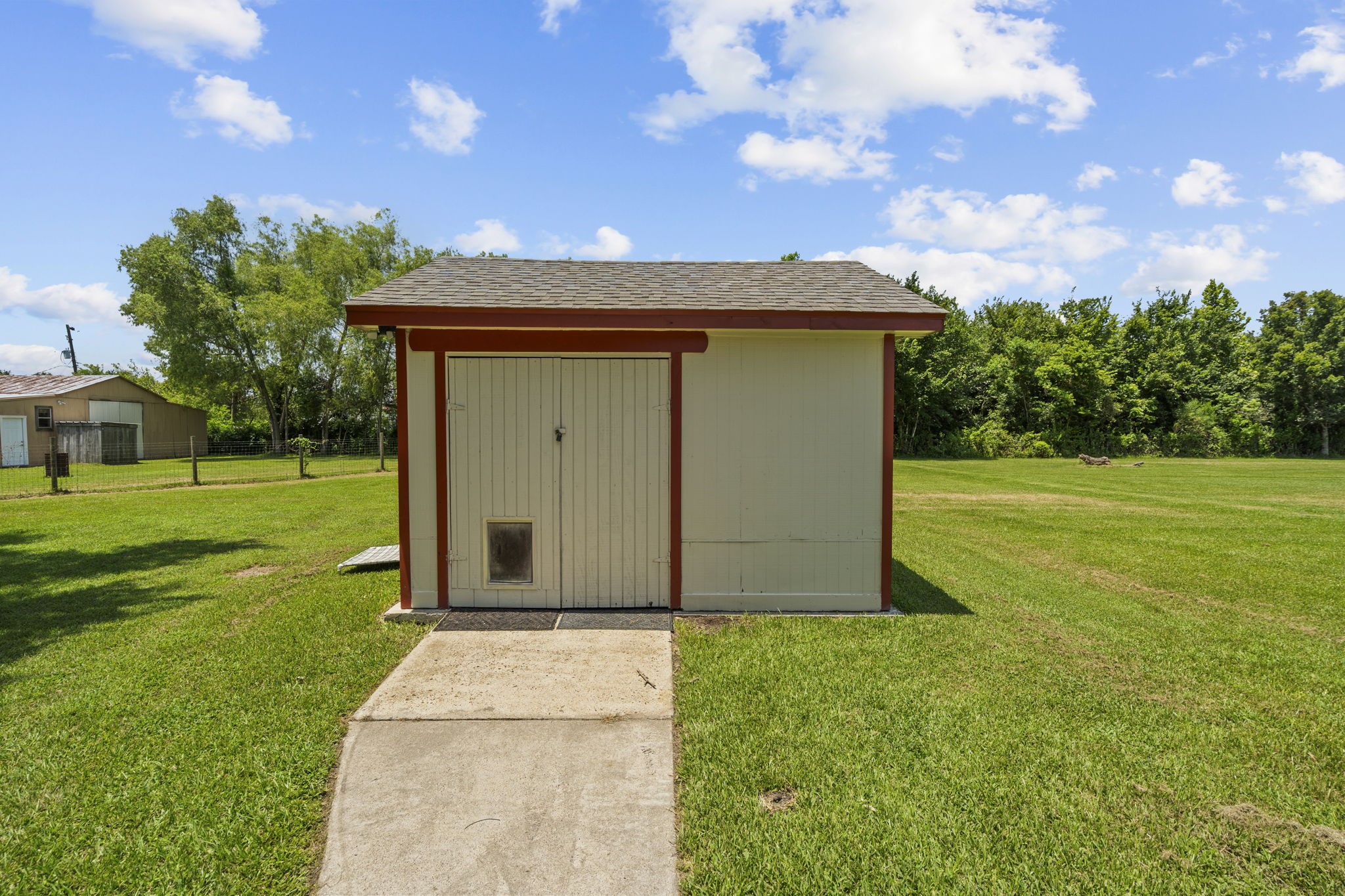 4630 Hudson Road Santa Fe, TX 77517 - Photo 39 of 44 a house view with garden space