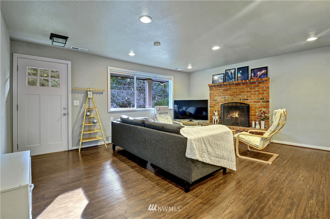 13631 197th Avenue Southeast Renton, WA 98059 - Photo 3 of 18