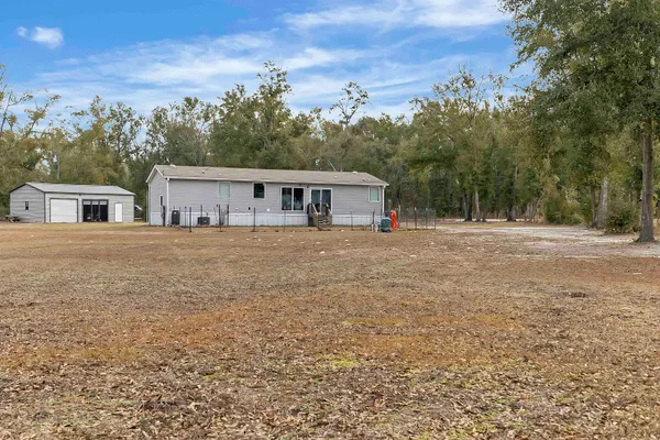 $235,000 | 616 Northeast Hillside Terrace, Lee, FL 32059